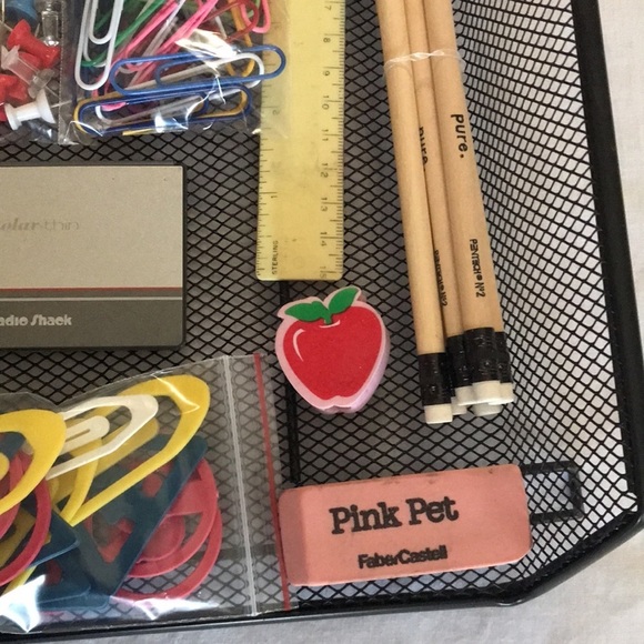 Mesh letter tray and office supplies - Picture 5 of 7